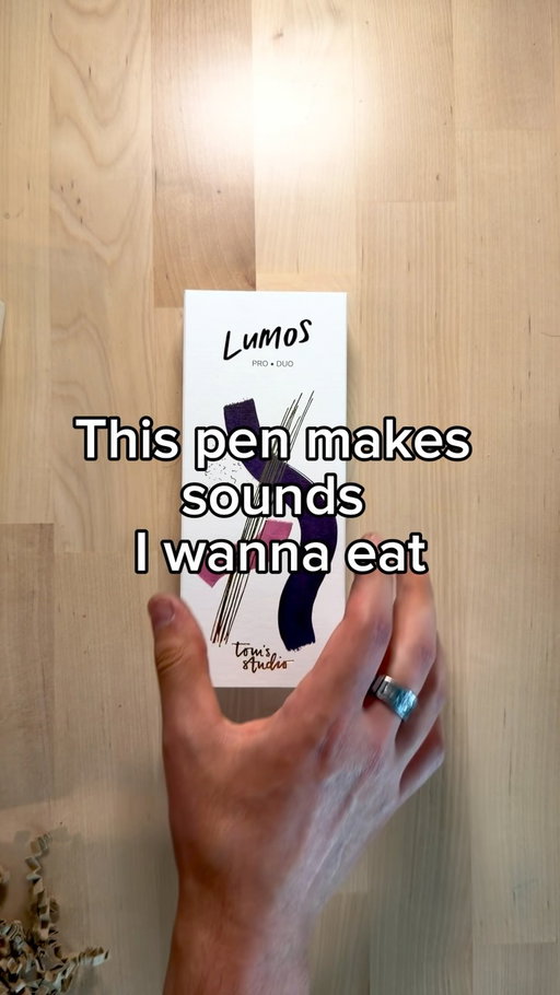 🎧Which was your favorite? 

Unboxing the @tomsstudio Lumos Pro got me feeling some typa way…
*
*
*
*
#unboxingasmr #illustrator #art #relaxingsounds #artsupplies