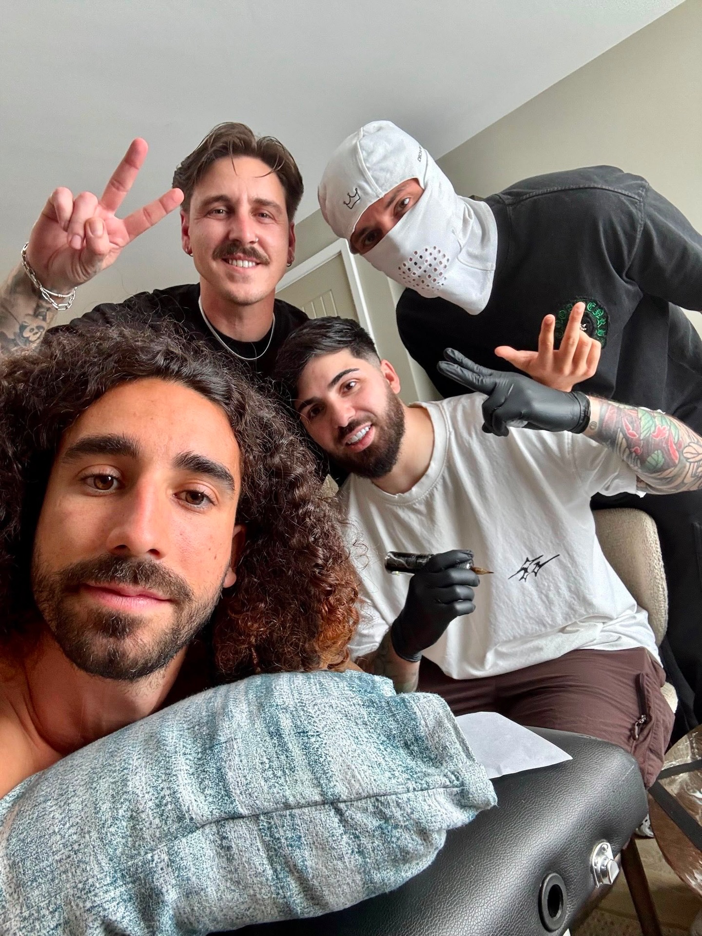 𝐂𝐔𝐂𝐔𝐑𝐄𝐋𝐋𝐀 𝐓𝐀𝐓𝐓𝐎𝐎: 𝑯𝑬𝑹𝑬 𝑾𝑬 𝑮𝑶 😂🇪🇸

Today’s the day for Marc Cucurella… as he’s promised to get a 𝐋𝐔𝐈𝐒 𝐃𝐄 𝐋𝐀 𝐅𝐔𝐄𝐍𝐓𝐄 𝐅𝐀𝐂𝐄 𝐓𝐀𝐓𝐓𝐎𝐎 if Spain were to win the World Cup - and it’s officially being delivered right now! 💉😁

Spanish fans idol is at it 𝒂𝒈𝒂𝒊𝒏. 👨🏼‍🍳