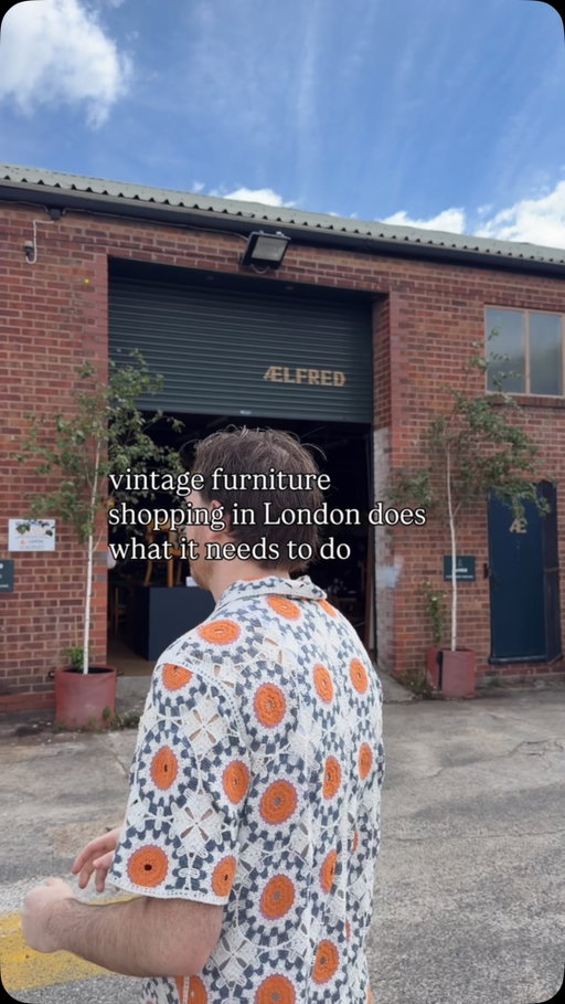 Secondhand is the play 🔬

@aelfred_london 
@loftysfurniture 

#interiordesign #apartmentdecor #interiorinspo #aesthetichome #londonlife
