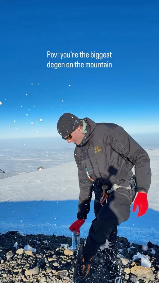 Biggest Degen to summit Rainier 

#mountains #hiking #degenerate #mountaineering