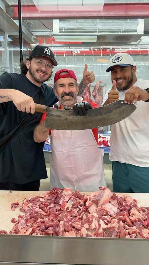 This place called Bello Poultry Market in Holbrook, Long Island is a butcher shop & farm taking things to another level 🔥 

📍 @bello.farms (Holbrook, NY) 

#butchershop #farm #viral #longisland #foodies