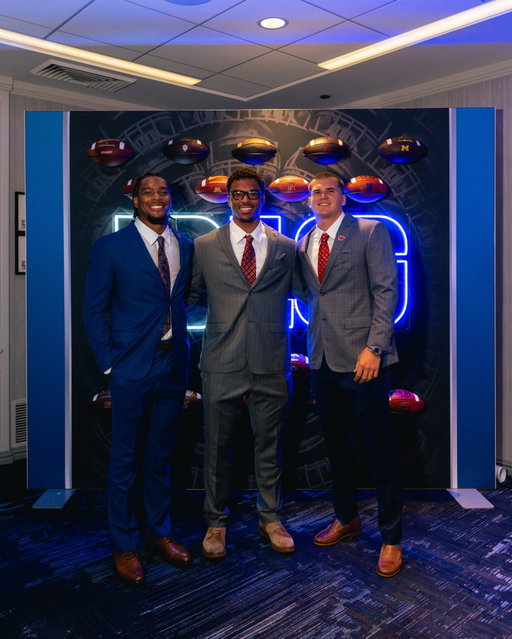 All suited up 👔

#OnWisconsin x #B1GMediaDays
