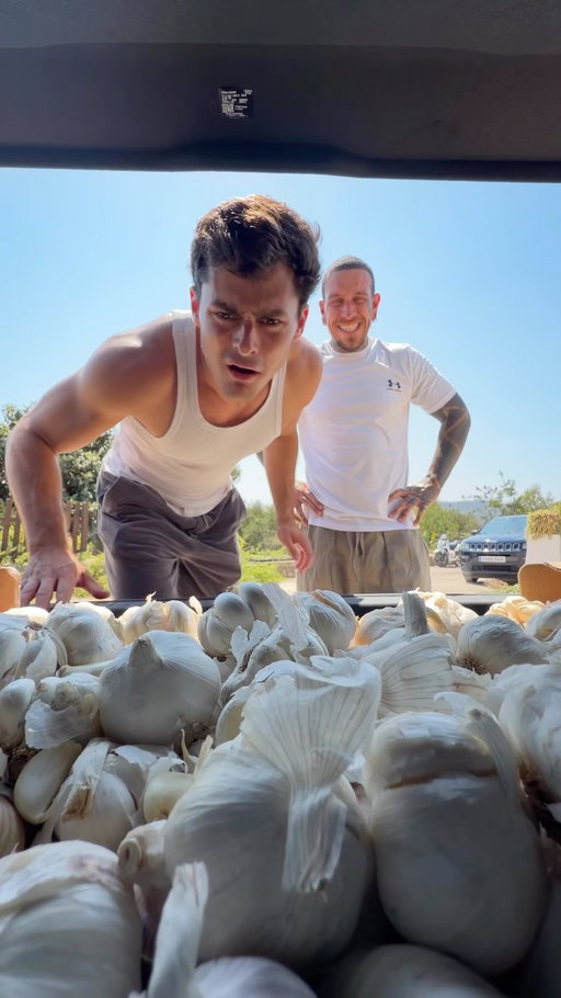 Zero waste garlic 🧄 

#garlic #zerowaste #storefood