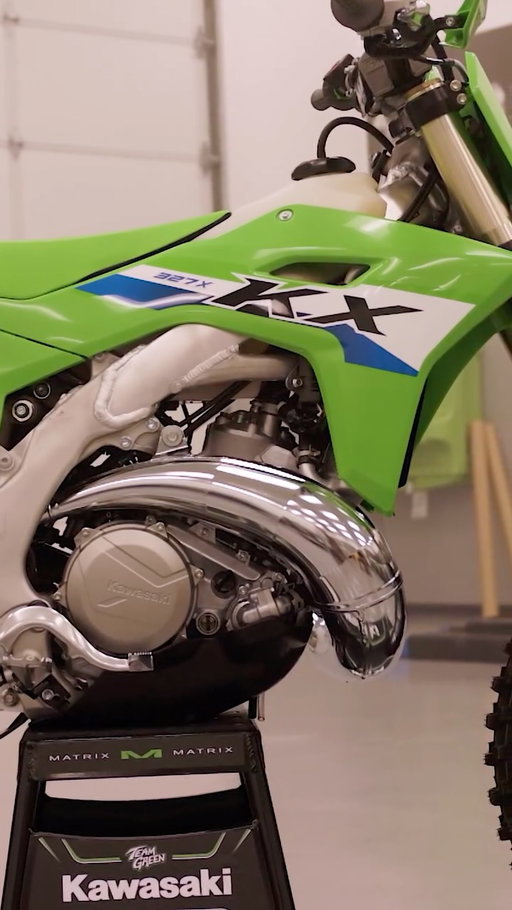 “Let’s get that good smell going!” 

Sound Up 🔊 as The King 👑 @jeremymcgrath fires up the new #KX327X for the first time. 
 
The New Era Begins. 
 
#2StrokeRevolution #TeamGreen #KX #GoodTimes #Kawasaki