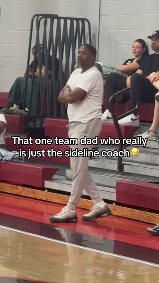 And he really be having the movements of a coach too😂😂