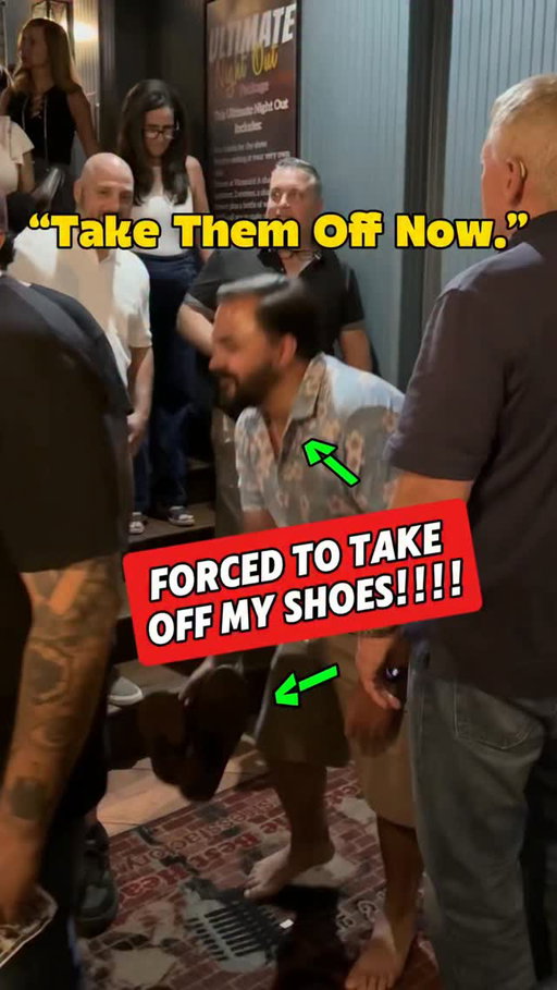 Headphone users beware, she lost it!! 😂🤣
•
•
#comedy #prank #funny #comedyclub #flipflops 
@stressfactory