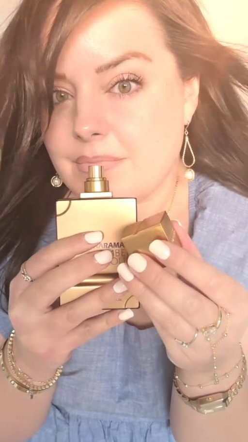 You know those fragrances that make you stop after the first spray and immediately go back for another? This is one of them.

Amber Oud Gold Mine by @alharamainperfumes is fruity, warm, sweet and luxurious all at the same time  with bergamot, melon + pineapple wrapped in that gorgeous golden amber.

It’s giving luxury hotel. Date night. Compliments from strangers. “Wait… what perfume are you wearing?”

And can we talk about this BOTTLE?! 😱 It looks every bit as luxe as it smells.

Definitely one that deserves a permanent spot in the fragrance rotation.

@alharamainperfumes you absolutely nailed this one. 🤎

#AlHaramainPerfumes #AmberOud #perfumereview #Perfume #fragrance