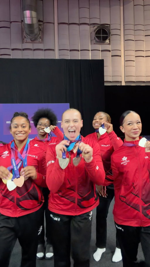 Turns out, gymnasts are really good at the bend and snap🏅

#bendandsnap #legallyblonde #gymnastics #commonwealthgames #glasgow2026