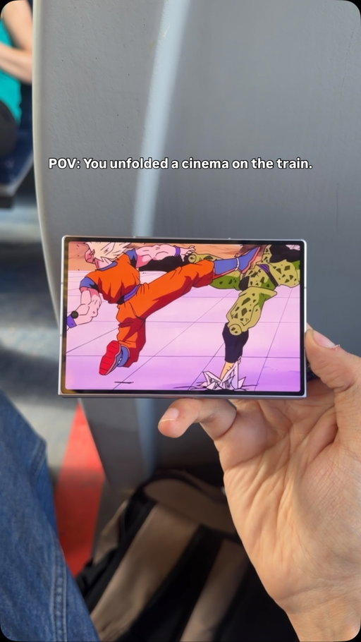 Fold 8 on the train is peak cinema. 🍿
.
.
.
.
#tech #galaxyzfold8