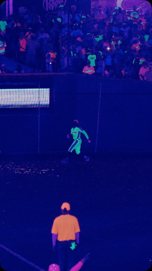 The kids frozen behind the net deserve an Oscar…

#cosmicbaseball #mlb #baseballboys #sportscenter #barstool