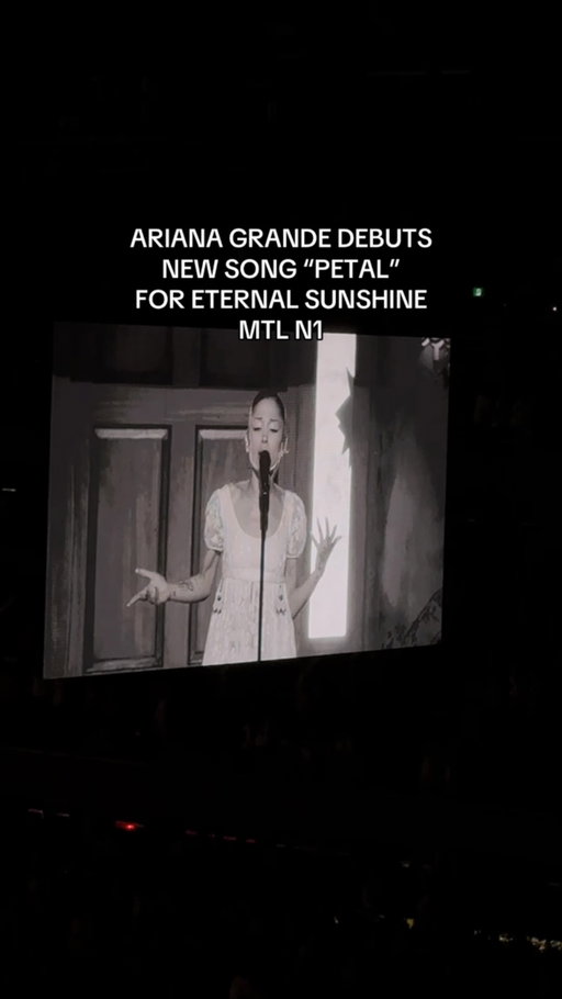 THE CROWD WHEN WE ALL REALIZED WE GOT A NEW SONG @arianagrande @teamariana 

ariana grande, ariana grande petal, ariana grande montreal, eternal sunshine tour, eternal sunshine tour montreal, eternal sunshine, petal

#arianagrande #eternalsunshinetour #teamariana #estmontreal #petal