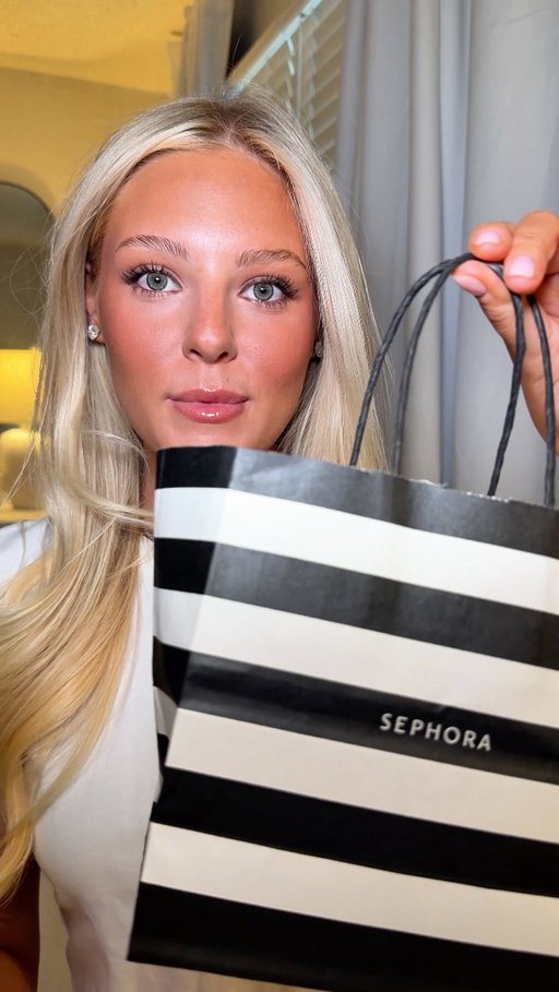 Some new beauty goodies that came home with me 🤭

Comment “SHOP” & I’ll send you everything I picked up WITH shades included!💕

T Shirt @uniqlo / Tennis necklace & studs @janejewels / @sephora @ultabeauty @dermstore @rarebeauty @patricktabeauty @hungvanngobeauty @armanibeauty @summerfridays @lorealparis @yslbeauty #sephorahaul #newbeautyproducts #makeuphauls #everydaymakeup https://liketk.it/6jtBU