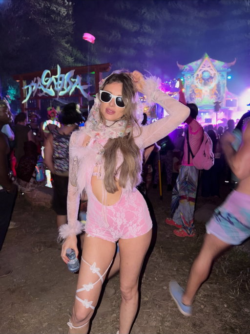 🎪💚 Shambhala 2026 ♾️💕 Woooowhhh 👽 the best trip! Slide 2 for my fav song and stage, slide 9 for my 2nd fav stage, & slide 15 for my best daytime hang 🛋️ 

Which stage will I see u at in 2027?😋 

#shambhala #pagodastage #shambhalamusicfestival2026 #happyshambs #shambhalamusicfestival