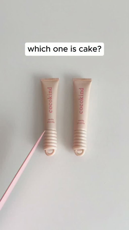Which one is real and which one is cake? 🎂🤔 difficulty level: 10000

📸: @celine_cakedesign45 #realisticcake #realorcake