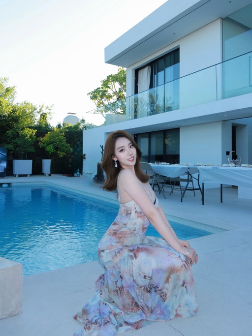 Recent life photo dump 🩵🤍🫧

In the Hollywood Hills ;)

Fun event 🤍

With my bestie ♥️♥️ @byxinyicui

Simply enjoying my life 🩵

#portraitphotography #hollywooddreams #hollywood

With my bestie again ✨

#bestie #girls #photoshoot

Me and the night view 🌃

Forever us 💗💗

Weekend trip to San Diego — Balboa Park 

#travelling #sandiego #balboapark

Family trip to SD ;)

8th time to La Jolla Cove

Safari Zoo — so close to the animals!! 

#safarizoo #safari

In Harvard University 

#harvard

Boston trip recap 

#boston #ilovemyboston

Revere Beach 🏝️

In Yale University

So so so close to the animals omggggg

City view from Boston

Cheers cheers

I want vacation every day!!! 

#vacationmode #ᴘʜᴏᴛᴏᴅᴜᴍᴘ