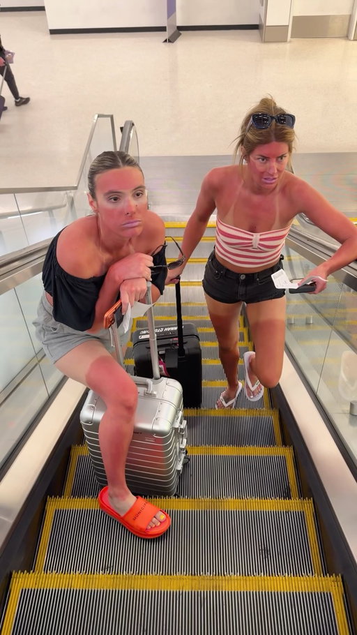 When you sunburn on vacation ☀️🥵 @lelepons