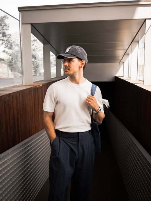 Easy, comfy fits and different perspective ✌🏻
A few from Seoul, still looking back on an inspiring trip both from a fashion angle but also general life and wellbeing. Been trying to follow the same recently and spending as much time as possible outdoors, which naturally leads to a more utilitarian approach to styling- wider fits, good, breatheable materials and simplicity. ✌🏻
-
-
Soul style, South Korea fashion, pleated trousers, wide fits, wide trousers