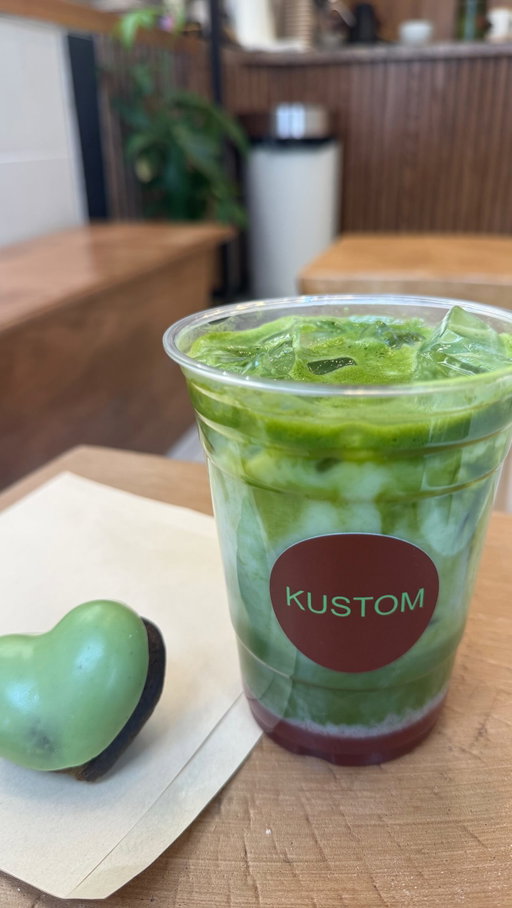 In this economy, a discount on a high quality matcha is all the convincing needed. 🍵 The @newyorklocals summer discount map is full of spots just like this one.

More FREE deals at the link in bio. 🎁☀️