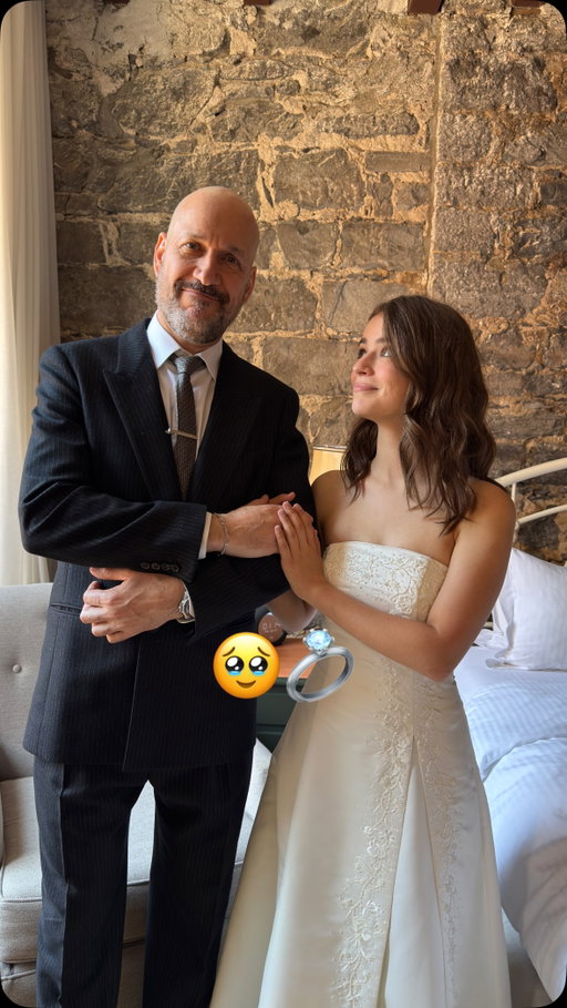 Le plus beau jour d’une vie 🥹👰‍♀️
Idée originale et texte : Ariane Brunet 👀
Merci au 🐐 @martinmatteofficiel 
Réalisation et montage : @jako_khayat ❤️ 
Produit avec la participation du @cmf.fmc 
Merci à @aubergevieuxport pour l’accueil 🤝⭐️
#mariage #famille #papa #martinmatte