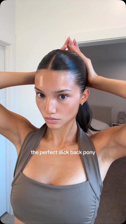 pre-gym ritual
using:
@oliviagarden_int brush
@emijayinc styling cream, bristle brush 
@mykitsch hair ties 
@igkhair taming wand 
.
.
.
#hairtutorial #slickbackponytail