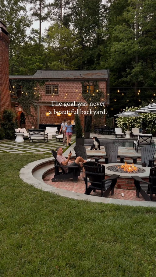 The more connected a space feels to the rest of your home, the more you’ll actually use it. #outdoorlivingspace #exterior