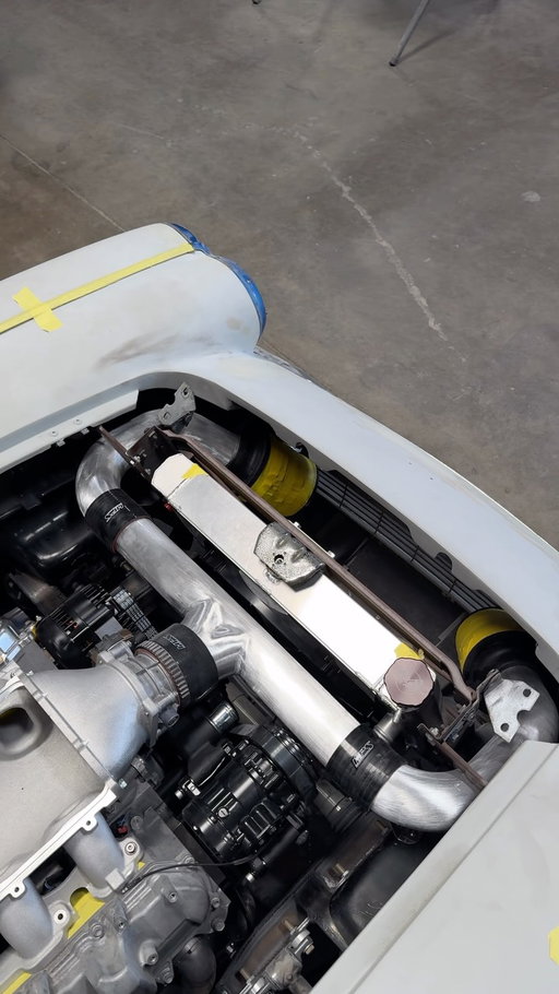 Had to call an audible part way through. Can you tell? 

The original plan was to merge two elbows at the throttle body but @brandongerringer realized pretty quickly there just wasn’t enough space. 

Given the right constraints, we think it turned out pretty good. What do you guys think? 

#aluminumfabrication #oldanvilspeedshop