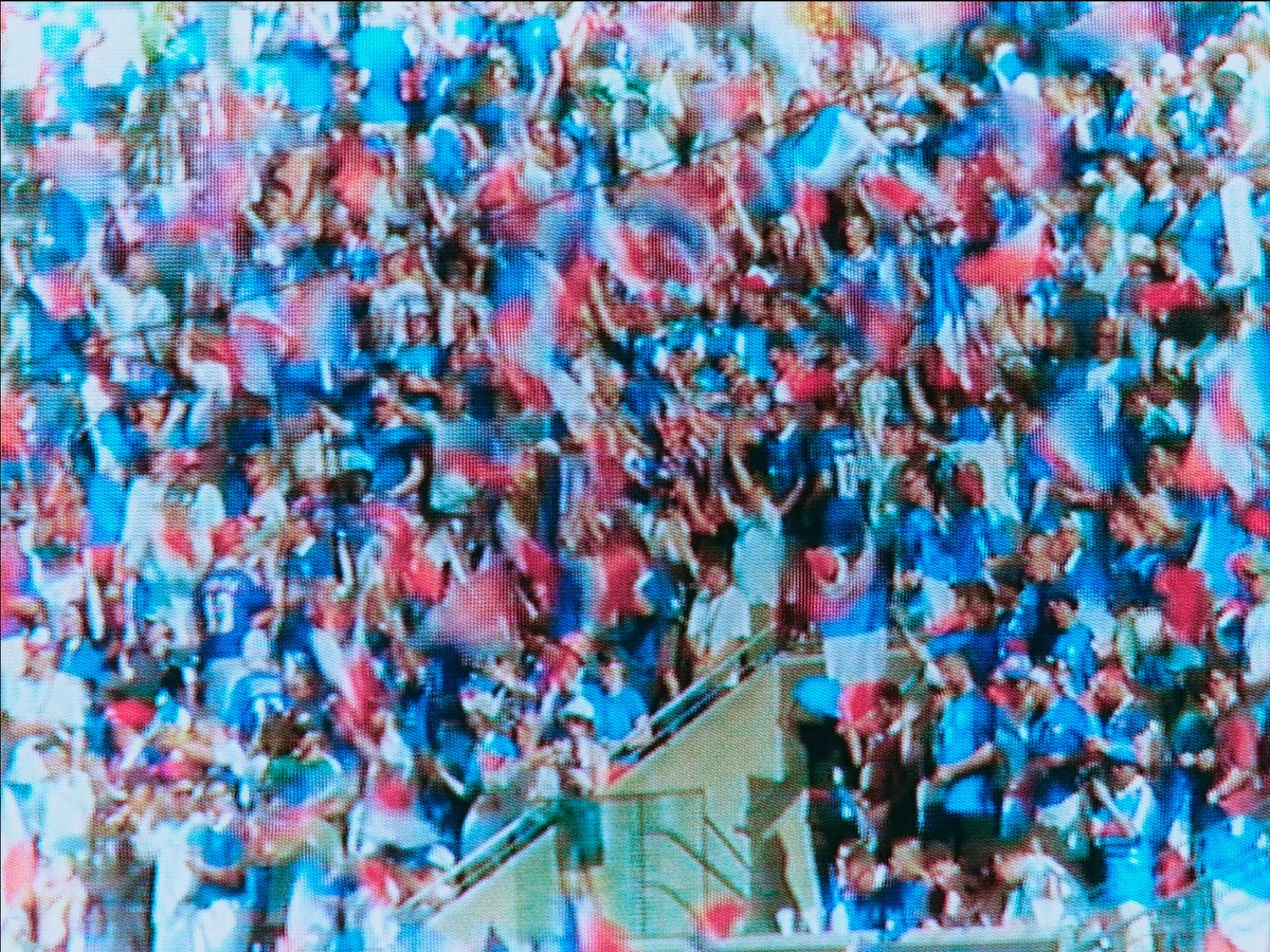 Ne pas avoir réussi à ramener le trophée est une immense déception. Ce n’est pas ainsi que nous imaginions conclure cette Coupe du monde lorsque le tournoi a commencé.

Porter le maillot de l’équipe de France lors d’une Coupe du monde a toujours été, et restera toujours, un rêve pour moi. Même si nous n’avons pas réussi à soulever le trophée, je suis fier d’avoir établi le record du plus grand nombre de passes décisives dans l’histoire d’une Coupe du monde. Mais, par-dessus tout, j’aurais préféré être ici pour dire que nous avons remporté la Coupe du monde, tous ensemble, avec mes coéquipiers, le staff, les entraîneurs et tous les supporters de l’équipe de France.

C’est cet objectif qui continuera de nous animer, et nous espérons pouvoir, à l’avenir, vous offrir de nouveaux moments de joie et des souvenirs inoubliables à vivre à nos côtés.

Je tiens également à remercier le sélectionneur de m’avoir offert ma première sélection en équipe nationale et d’avoir cru en moi, même dans les moments les plus difficiles. Je vous en serai toujours reconnaissant et je vous souhaite le meilleur pour la suite, quelle que soit la voie que vous choisirez.

Merci, la France