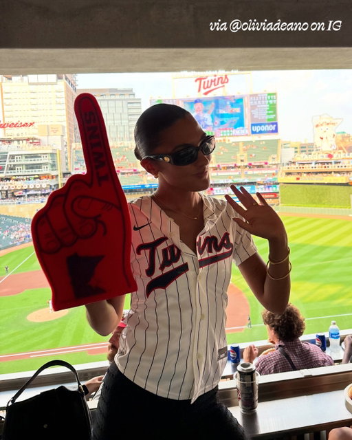 Olivia Dean makes it So Easy (To Ball In Love) ⚾️
