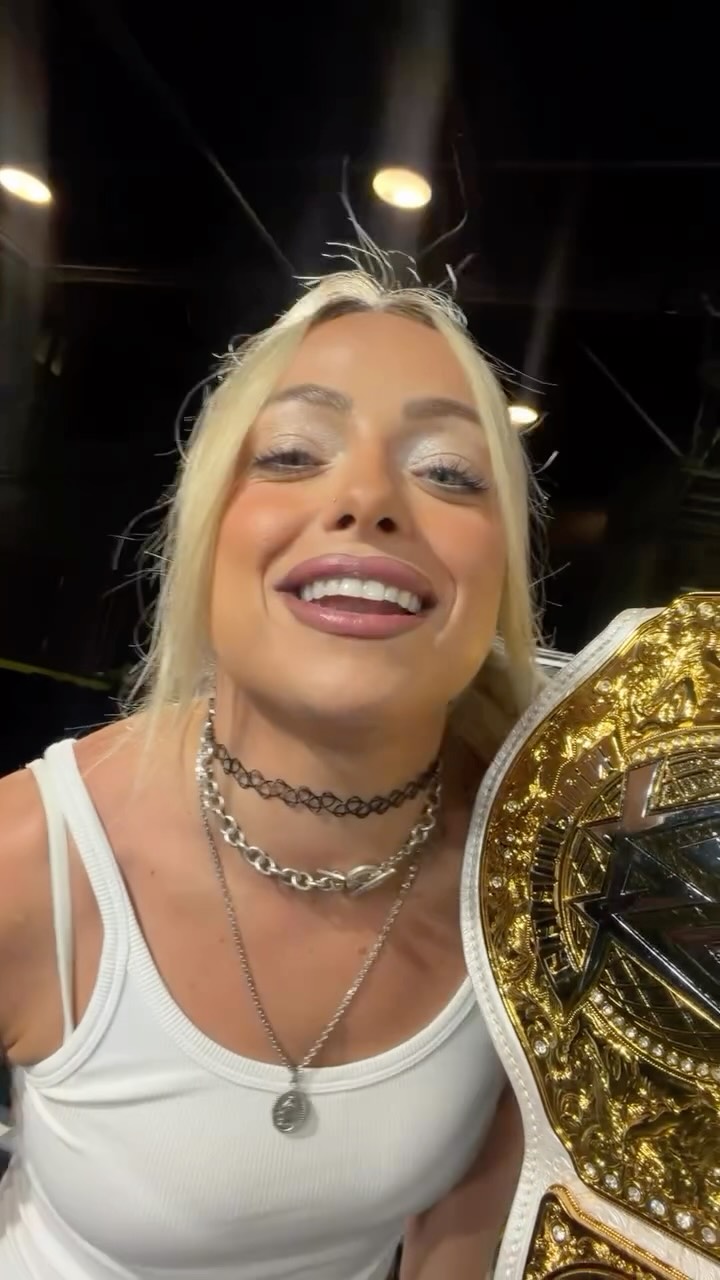 “My 100th day as champion. Zero days defending because I’m that iconic. You don’t need to defend sh*t.” 😂

- Liv Morgan
@thecjperry 🎥 

#CJPerry #Lana #LivMorgan #WWE #WomensWorldChampion