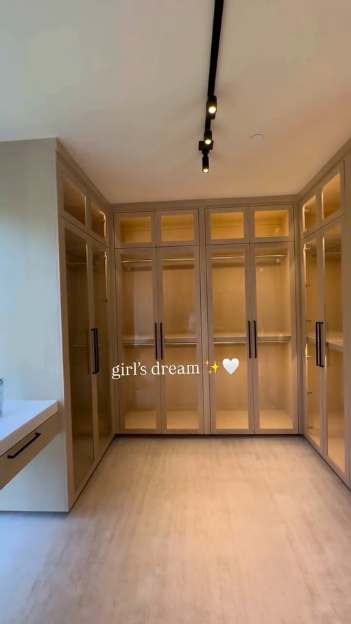 Girls happy place ✨🤍

If you're looking for your new home in Dallas, I'd love to help you find the perfect place!
Whether you're buying your first home, upgrading, or relocating, I'm here to make the process smooth and enjoyable. Feel free to reach out yuliiaobrusnyk@gmail.com
I'd be happy to help you every step of the way! ✨

#closet #home #luxury #luxurylifestyle #luxuryliving