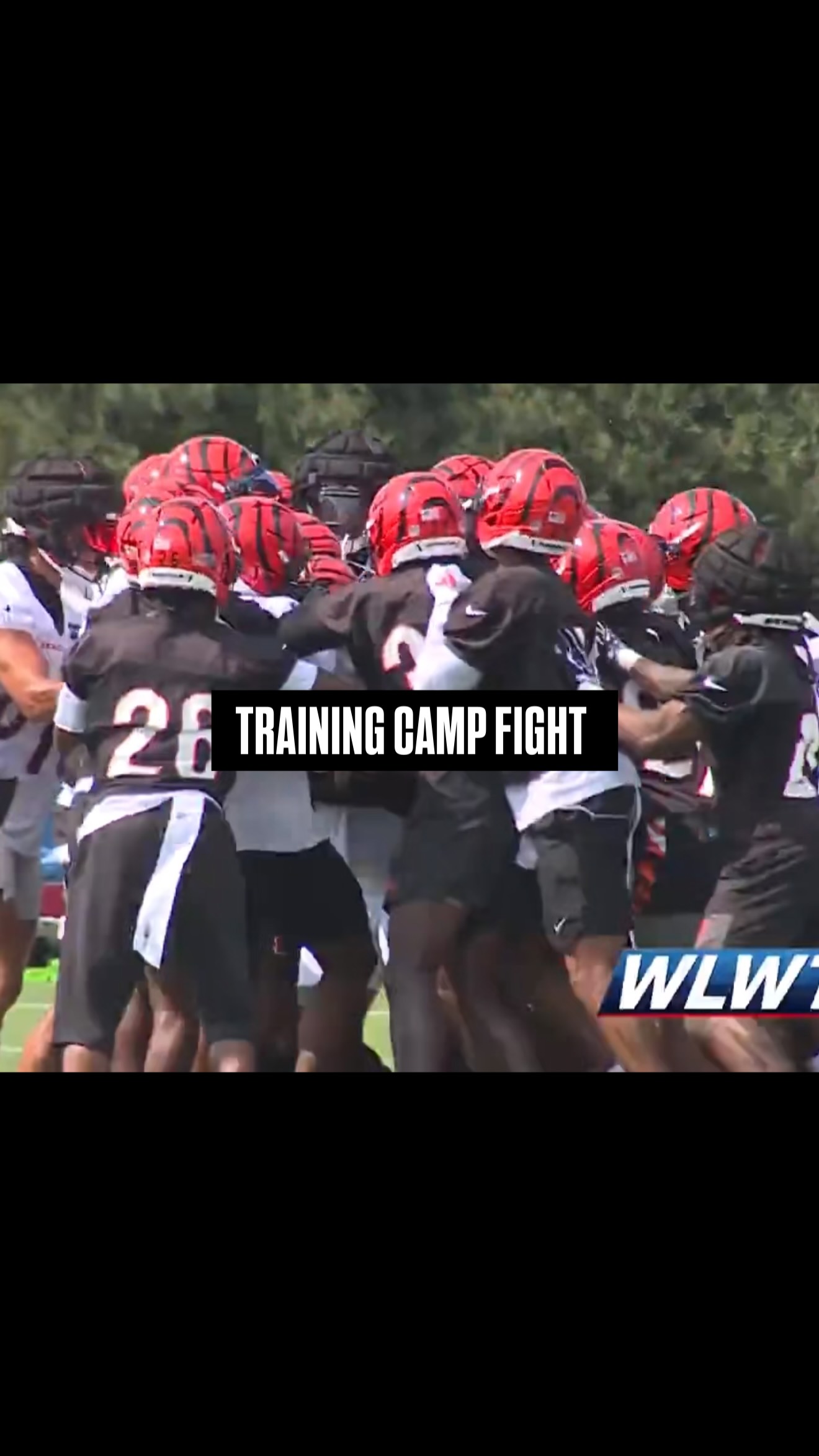We got Ja’Marr Chase is launching helmets 

Training camp fights are officially back 🔥

🎥 @wlwt5