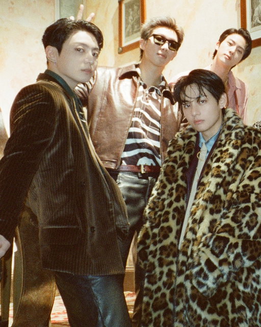 BTS (@bts.bighitofficial) wears AMIRI Autumn-Winter 2025 & Spring-Summer 2025 for the “NORMAL” music video. @amiri @mikeamiri 

Photography by @bts.bighitofficial Styled by @yeyewrks