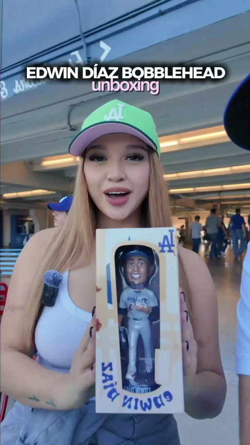Edwin Díaz is off the IL just in time for his first bobblehead night as a Dodger🤩🙌

Can’t wait to hear the trumpets at Dodger Stadium again.

@dreaaroo unboxes it! 🎺 

#dodgers #losangeles #dodgerstadium