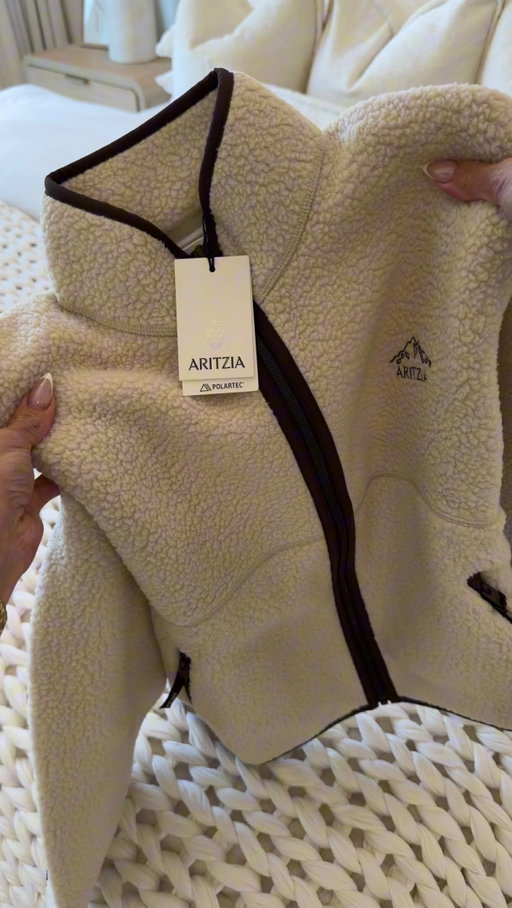 This polartec!! I’m not missing out on this color this year!! It’s PERFECT 🍂🤭 comment FLEECE for details or everything in my shopmy 🤍🫶🏻 @aritzia #aritzia #aritziastyle #aritziahaul