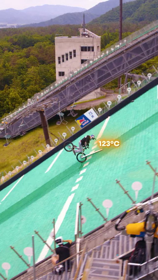 the brakes need a break 🫣

🚲: @tomomi_nishikubo

#redbull #givesyouwiiings #energydrink #BMX