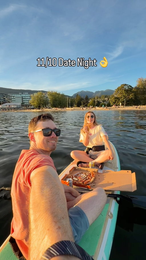 Send this to the person you want you want to spend an evening like this with. 🍕✨🍹

We’ve been trying to come up with more unusual and fun kinds of date nights recently to get out of our normal routine of movies and take out and this one was my favourite so far! 

#dateideas #vancouver #outdoorsycouple #couple #relationship