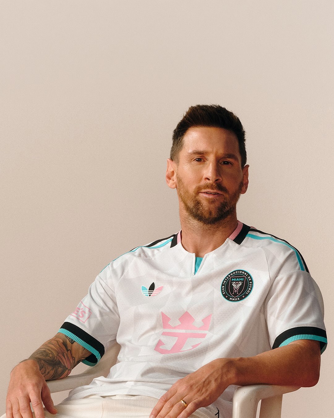 A closer look at our new Third Kit, CÉNIT ✨🤍 @royalcaribbean