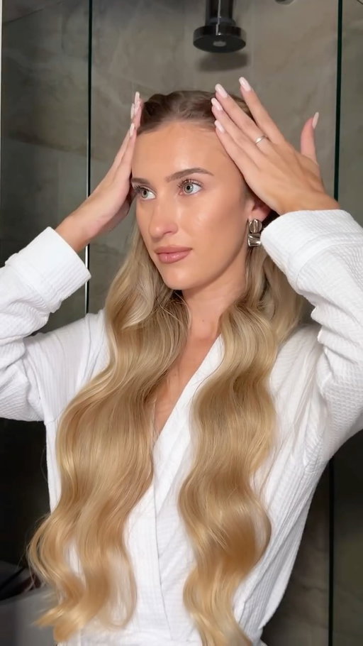 Swan princess hair 🦢🩰👸🏼🫶🏼
Shampoo + hair mask: @dove @dove.uki Density & Growth Range
Hair drier: @dyson travel
Heatless rods: @mykitsch 
Texture Spray: @marianilastockholm