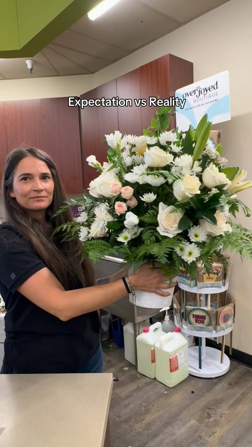 The customer’s face when they get the bouquet makes it all worth it 💐
 
#associatelife #customerservice #bouquets #flowers #exoectationvsreality