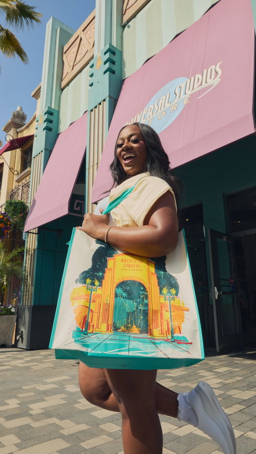 #ad Closed the laptop, grabbed my keys… we OUT!!

Today I’ve partnered with @visa + @UniStudios and babyyy I needed this reset. Pulled up to Universal Studios Hollywood & it was giving EVERYTHING!!!  
Throughout the day I used my Visa Signature® card and it was perks on perks on PERKS! 10% off when I purchased Universal Studios Hollywood 2-Day General Admission tickets using my card, a complimentary appetizer at Antojitos Cocina Mexicana (also available at select restaurants located at#ad Closed the laptop, grabbed my keys… we OUT!!
