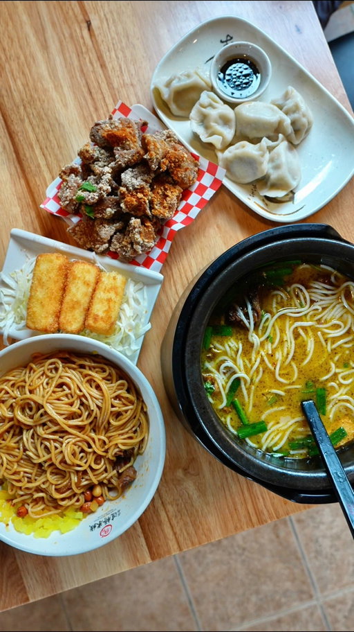 📍Ten Seconds Yunnan Rice Noodle (19417 36th Ave W Unit A1, Lynnwood, WA 98036)

What I ordered:
- Green pepper beef brisket rice noodle 
- Beef tripe, tendon, and brisket mixed noodles
- Popcorn chicken
- Pork and chive dumplings 
- Fried milk