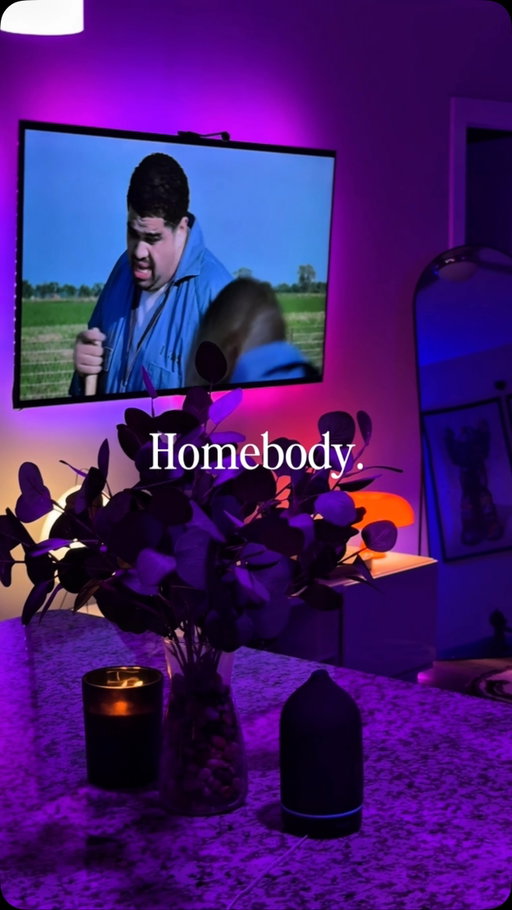 Candles lit, drinks poured,movie playing vibes set😮‍💨
.
.
.#livingroomdecor #homedecor #solitude #cozyhome #fypシ