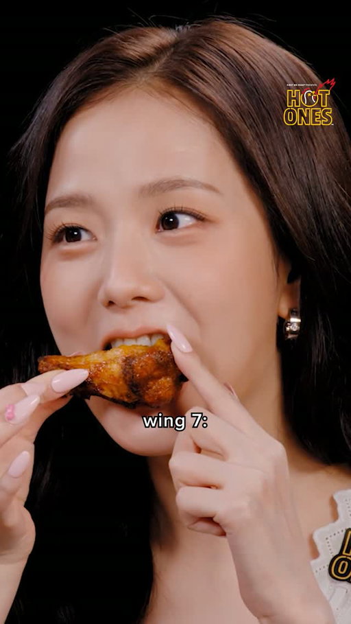 @sooyaaa__'s reaction to every wing on #hotones 🔥