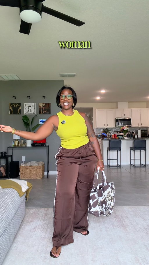 Dress how you wanna be addressed 😉✨

And baby PLEASE don’t EVER sleep on @oldnavy! When I grow up, I wanna be an Old Navy 🥹

Top: @oldnavy 
Bottoms: @oldnavy 
Shoes: @oldnavy 
Bag: @foreststreetco 
Glasses: @warbyparker 

Everything linked in my bio 🛒🫶🏾