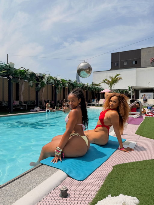 Life Lately ✨
.
.
.
.

_______________________________________________
Baddie Hourglass⌛️ Program now available via Built By BENN App - click link bio to download! Available for iOS + Google play 📲
.
.1:1 Coaching Enrollment opens August 3rd 26
.
.
.
.
#explorepage #fitspo #glam #slay #fitnessaddict