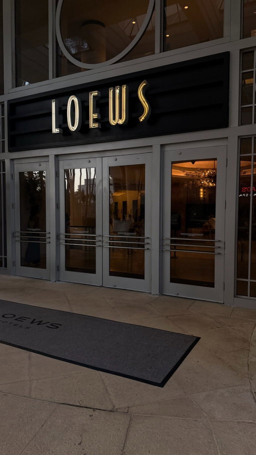 Everything you need for a perfect vacation right in the comfort of your hotel. Restaurants, coffee shop, resort style swimming pool, direct access to the beach, a spa…. @loewsmiami has it all! 

#miamibeach #miami #miamihotel #hotelstay