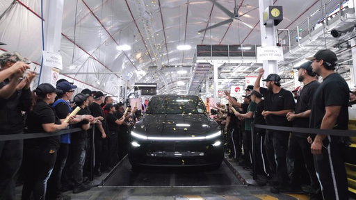 The 10 millionth Tesla rolling off the line!

Thank you to our owners, supporters and everyone at Tesla who made this possible 🥳