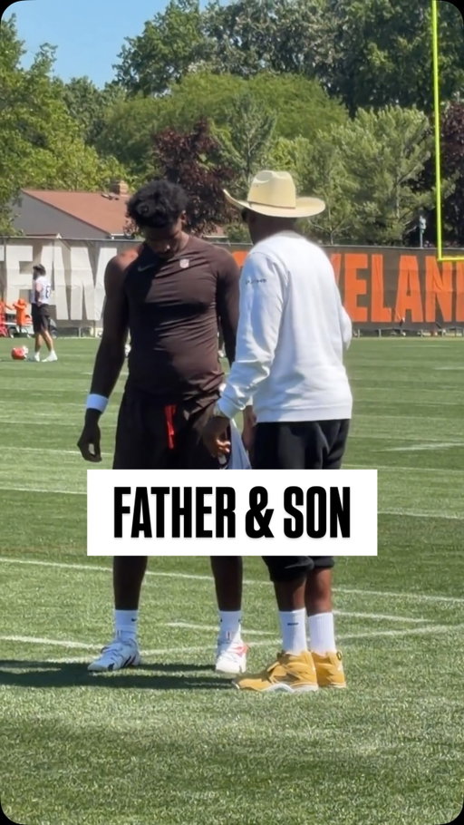 Deion Sanders was coaching up his son Shedeur at Browns camp

🎥 X | danieloyefusi