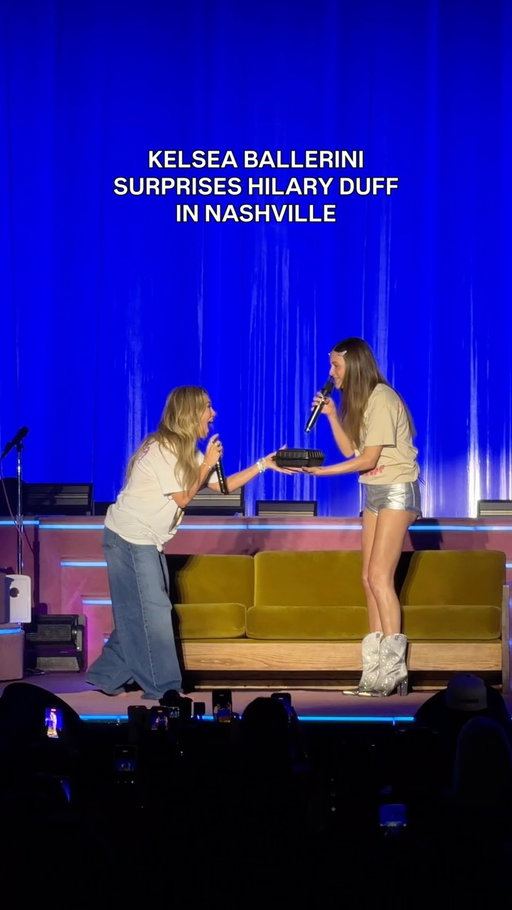 @kelseaballerini JUST SURPRISED @hilaryduff on stage in Nashville tonight! 😮