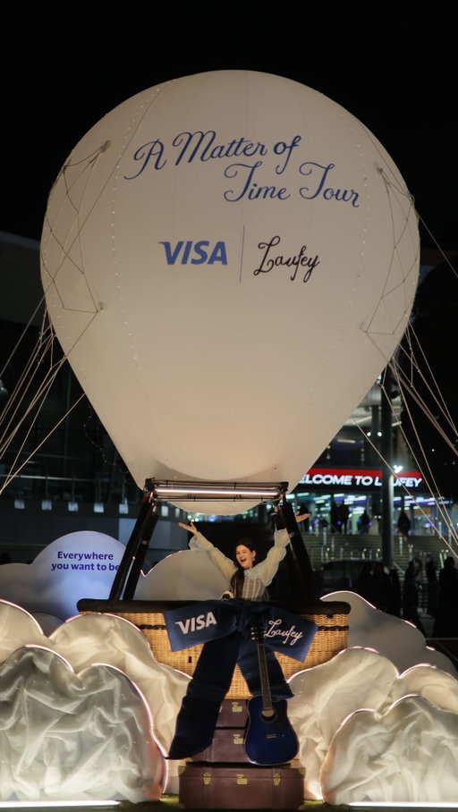AD| Step into @laufey ‘s whimsical world this weekend at Rod Laver Arena!!! 🎈✨ Thanks to @visa_au there is a gorgeous, enormous hot air balloon you can snap a souvenir photo with… And if you’re going to Sydney, don’t worry, there is a surprise in store for you too! Head down to Afterpay Arena from 7-8 August to see what Visa has set up for the Lover Girls 🤭🎠✨

#LaufeyxVisa #EverywhereYouWantToBe